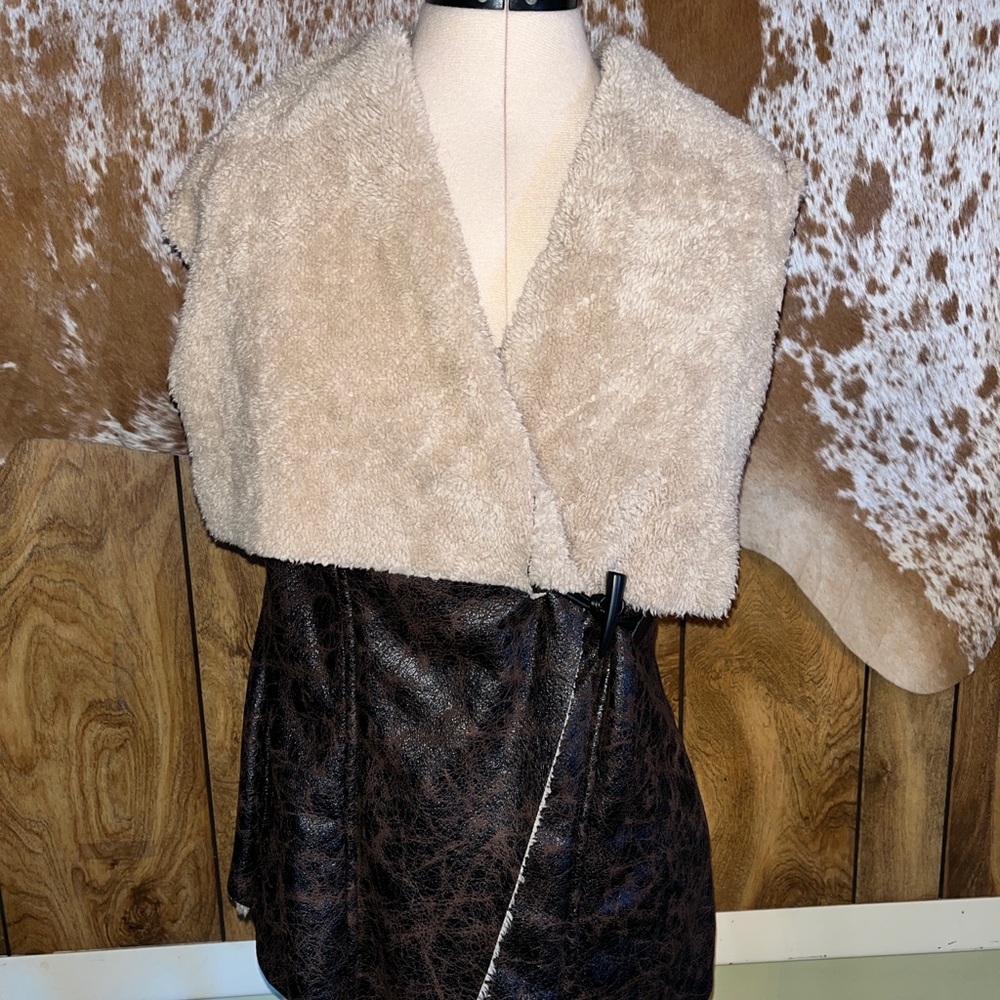 OTHERS FOLLOW VINTAGE STYLE FAUX LEATHER /SHERPA WRAP VEST SIZE SMALL